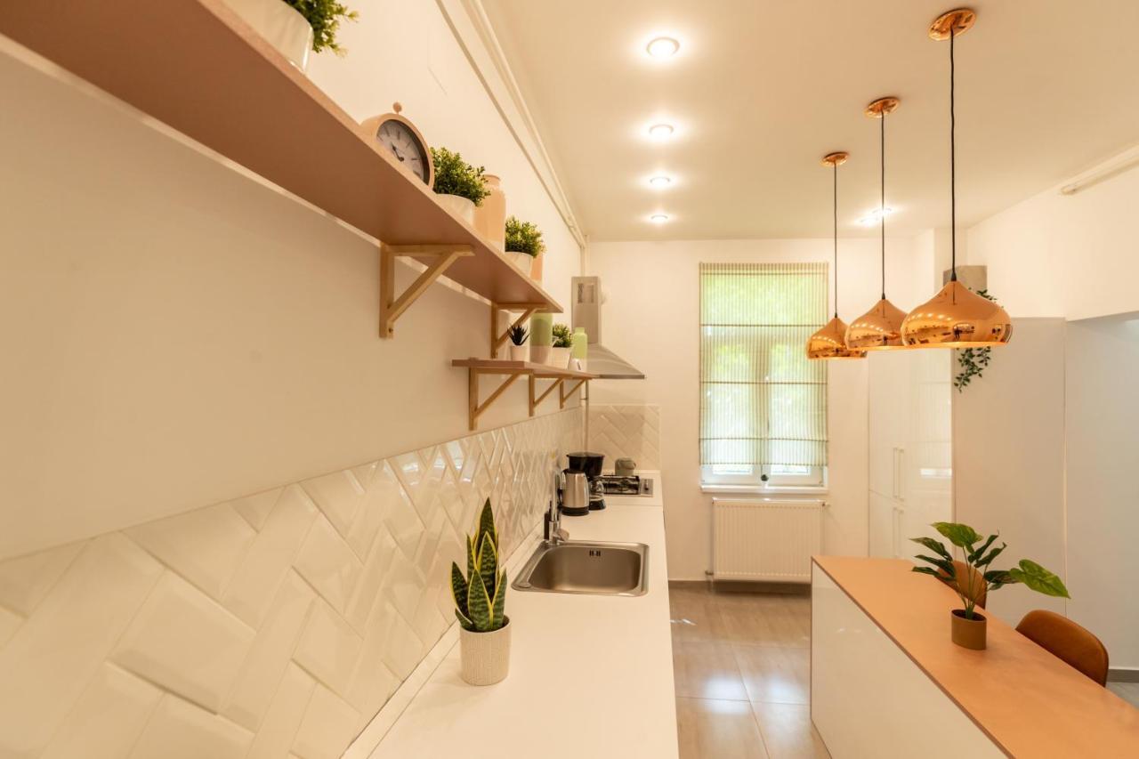 Ideal Stay: Spacious 2Br Apt Near Calea Victoriei Bukarest Exterior foto