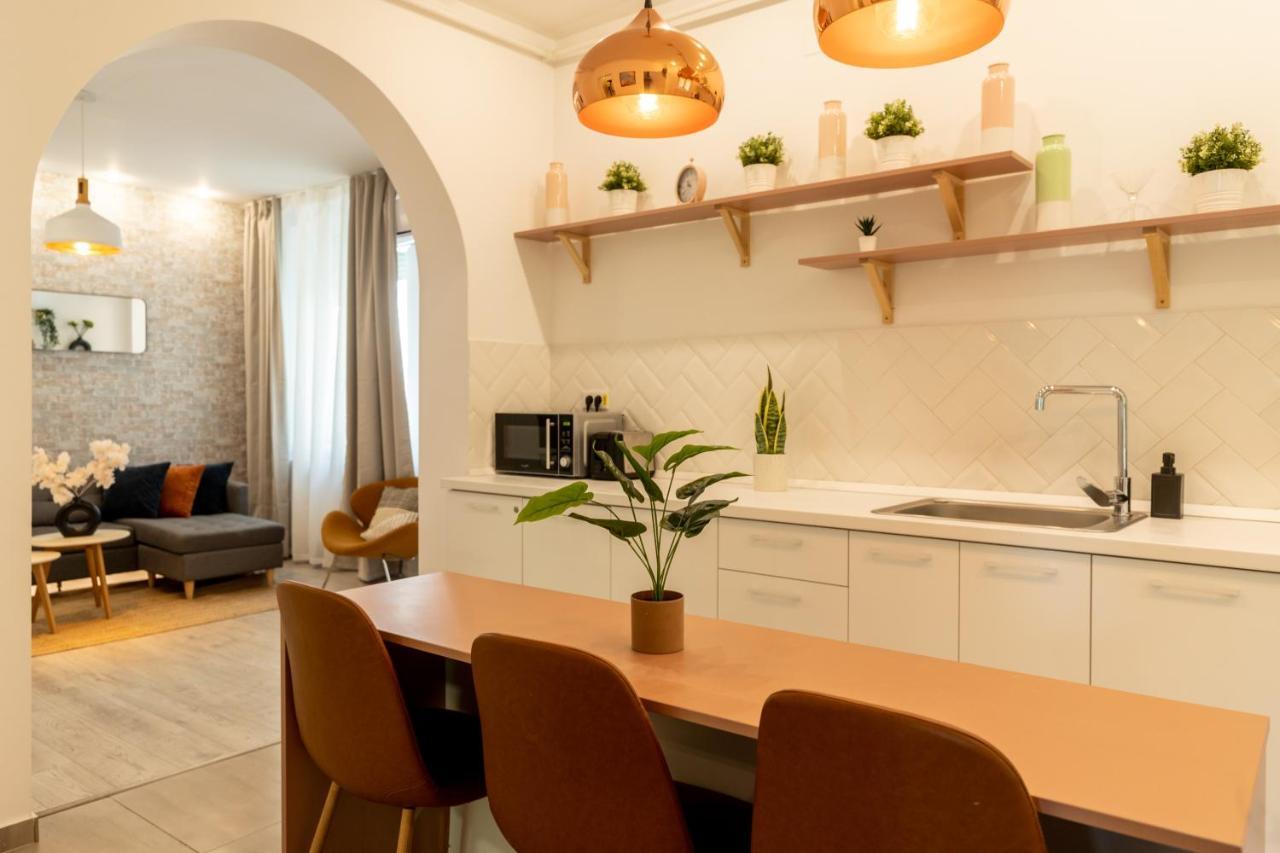 Ideal Stay: Spacious 2Br Apt Near Calea Victoriei Bukarest Exterior foto